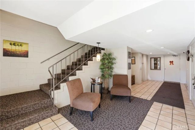 11127 La Maida 9, North Hollywood, CA 91601