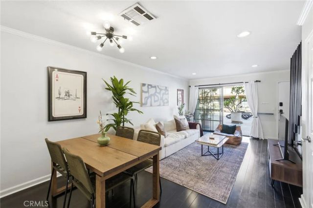 11127 La Maida 9, North Hollywood, CA 91601