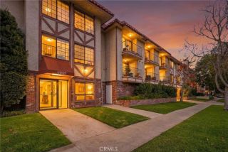 11127 La Maida 9, North Hollywood, CA 91601