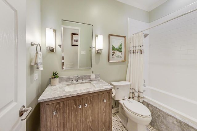 1328 W Belmont Avenue 3W, Chicago, IL 60657