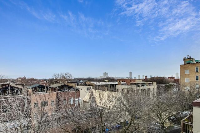 1328 W Belmont Avenue 3W, Chicago, IL 60657