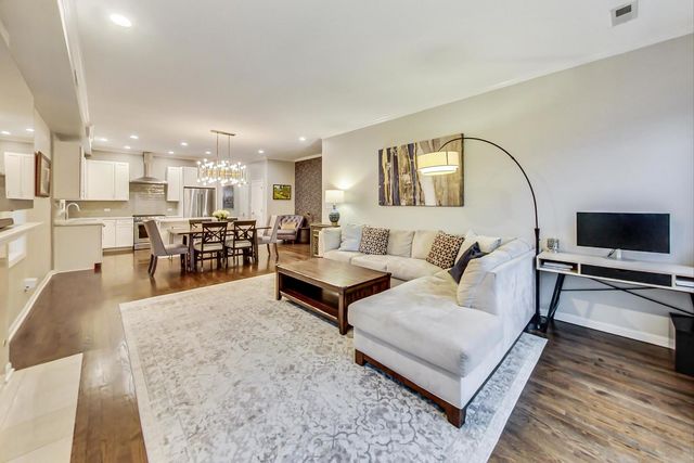 1328 W Belmont Avenue 3W, Chicago, IL 60657