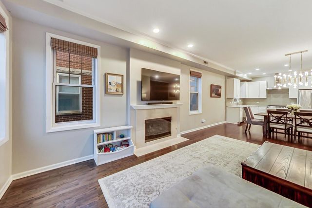 1328 W Belmont Avenue 3W, Chicago, IL 60657