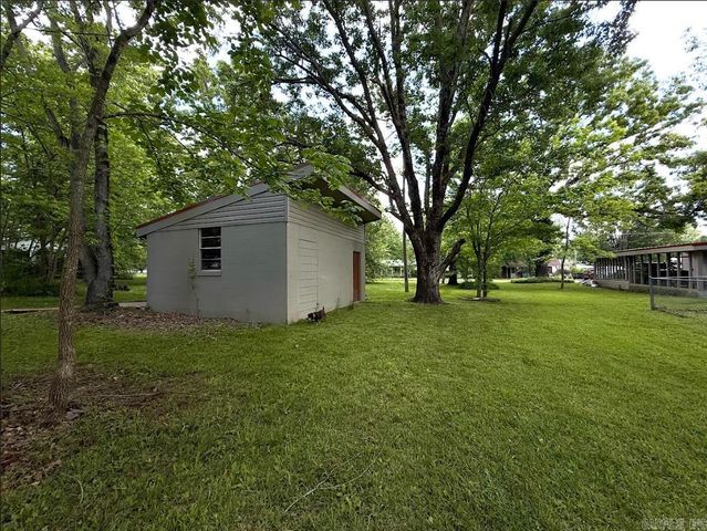 601 Clarence St., Mountain View, AR 72560