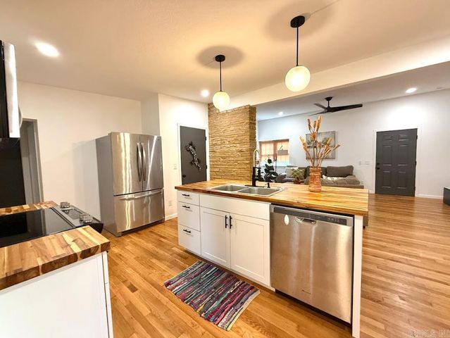 601 Clarence St., Mountain View, AR 72560