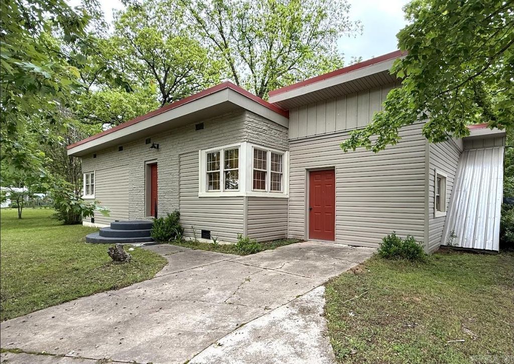 601 Clarence St., Mountain View, AR 72560