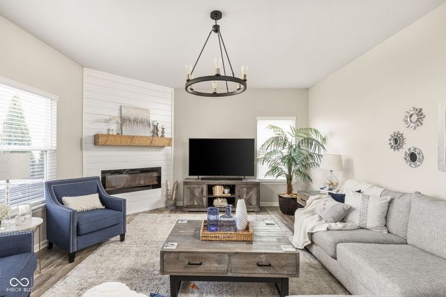 12 Oakmont Drive, Brownsburg, IN 46112