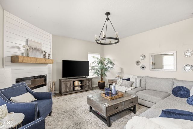 12 Oakmont Drive, Brownsburg, IN 46112