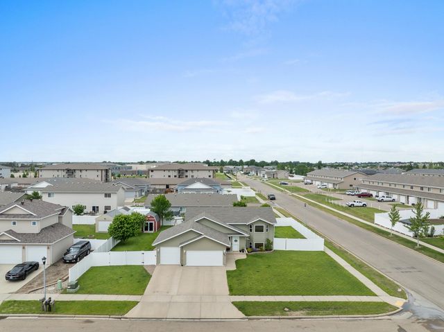 3400 15TH ST SE, Minot, ND 58701