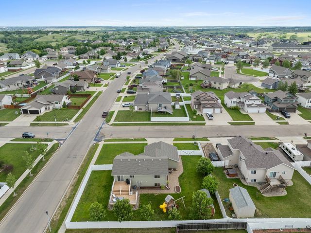 3400 15TH ST SE, Minot, ND 58701