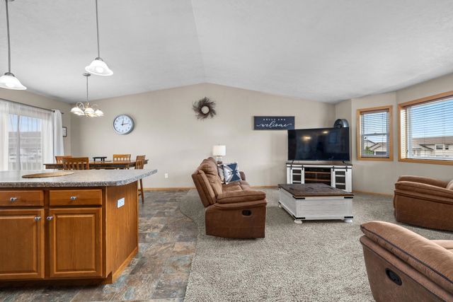 3400 15TH ST SE, Minot, ND 58701