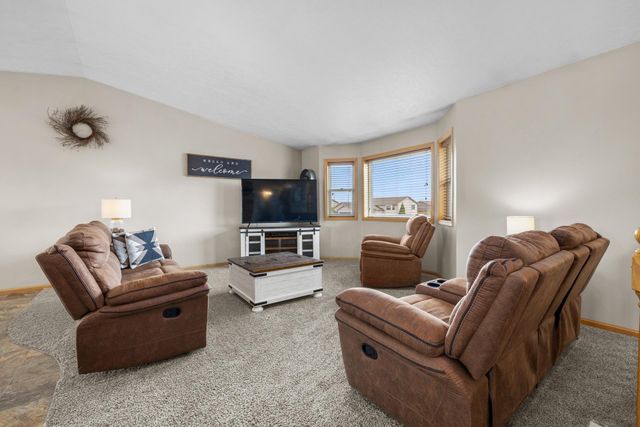 3400 15TH ST SE, Minot, ND 58701