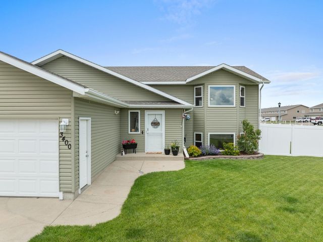 3400 15TH ST SE, Minot, ND 58701