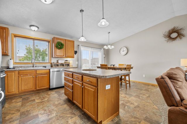 3400 15TH ST SE, Minot, ND 58701