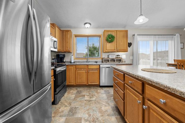 3400 15TH ST SE, Minot, ND 58701