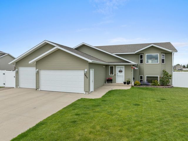 3400 15TH ST SE, Minot, ND 58701