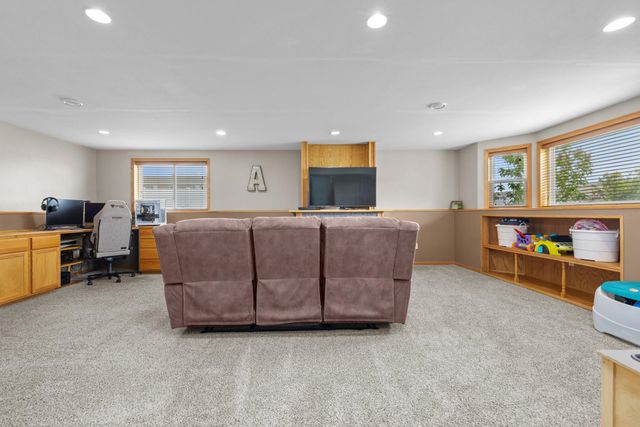 3400 15TH ST SE, Minot, ND 58701