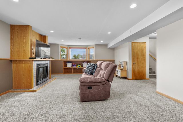 3400 15TH ST SE, Minot, ND 58701