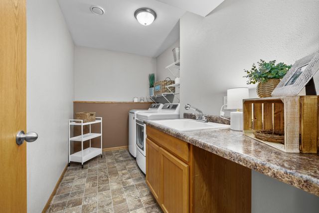 3400 15TH ST SE, Minot, ND 58701