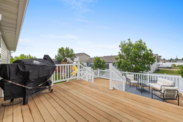 3400 15TH ST SE, Minot, ND 58701