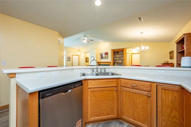9513 Ironwood Lane, Johnston, IA 50131