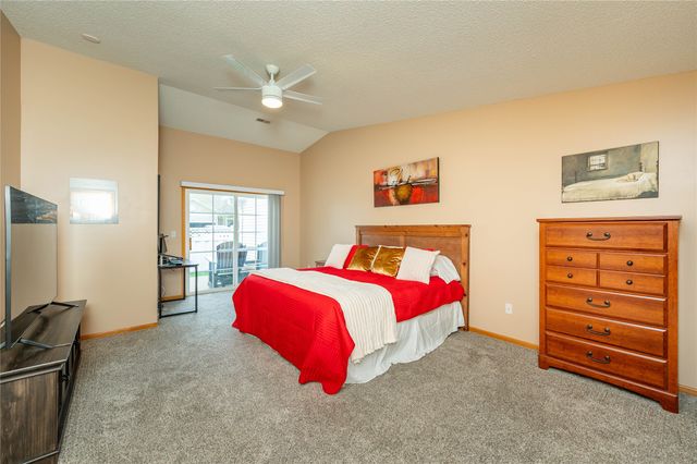 9513 Ironwood Lane, Johnston, IA 50131