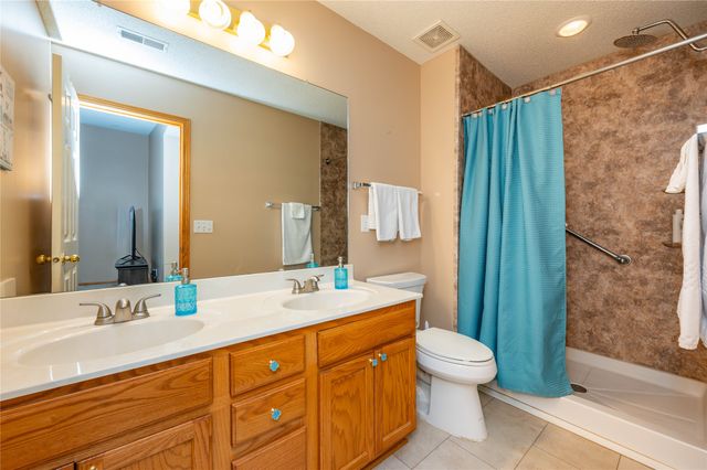 9513 Ironwood Lane, Johnston, IA 50131