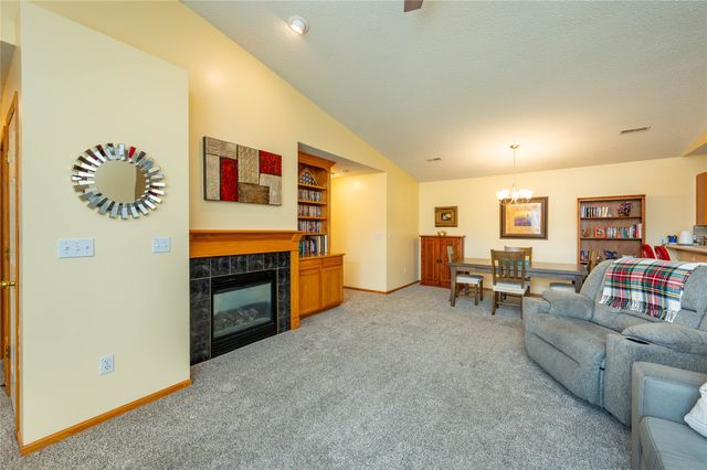 9513 Ironwood Lane, Johnston, IA 50131