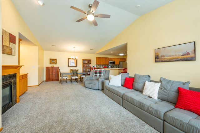 9513 Ironwood Lane, Johnston, IA 50131