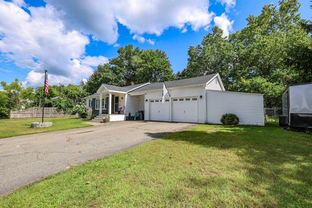 17 Coaker Avenue, Hooksett, NH 03106