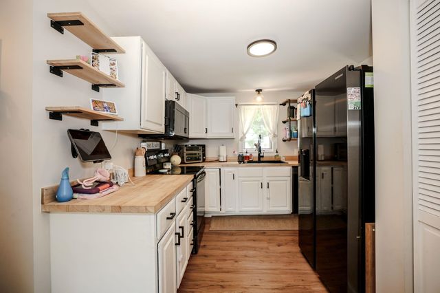 17 Coaker Avenue, Hooksett, NH 03106