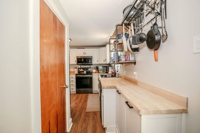 17 Coaker Avenue, Hooksett, NH 03106