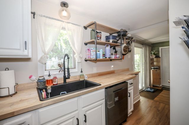 17 Coaker Avenue, Hooksett, NH 03106