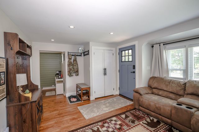 17 Coaker Avenue, Hooksett, NH 03106
