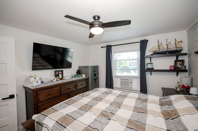 17 Coaker Avenue, Hooksett, NH 03106