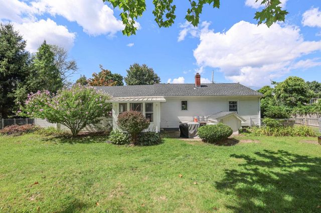 17 Coaker Avenue, Hooksett, NH 03106