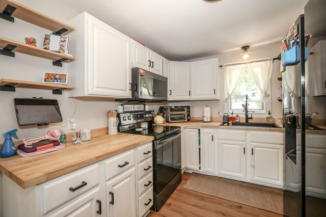 17 Coaker Avenue, Hooksett, NH 03106