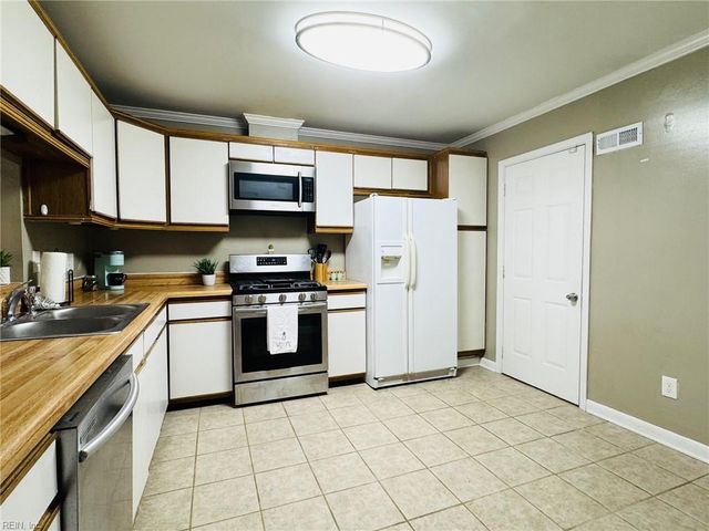 1531 Sword Dancer DR, Virginia Beach, VA 23454