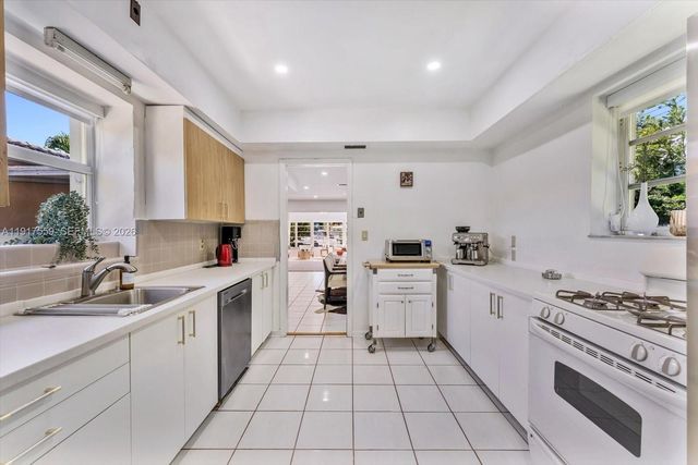 700 S Shore Dr, Miami Beach, FL 33141