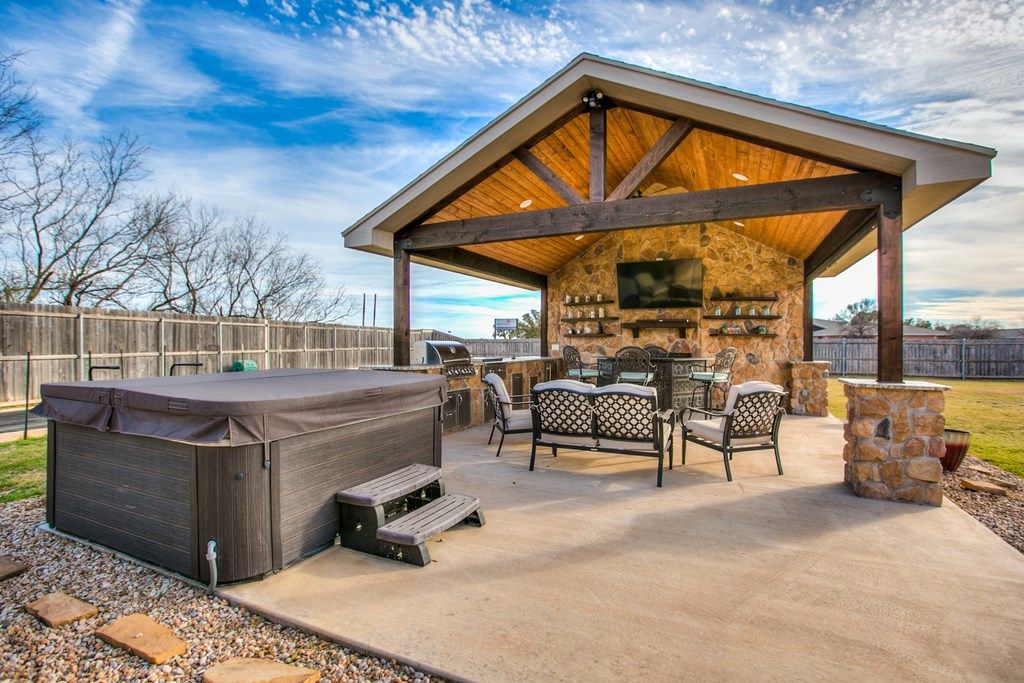 Image 2 of property listing at 1201 S Crossings Court, San Angelo, TX 76904