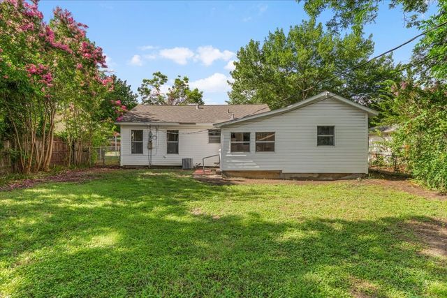 4229 Voncille Street, Haltom City, TX 76117
