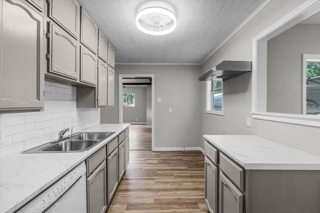 4229 Voncille Street, Haltom City, TX 76117