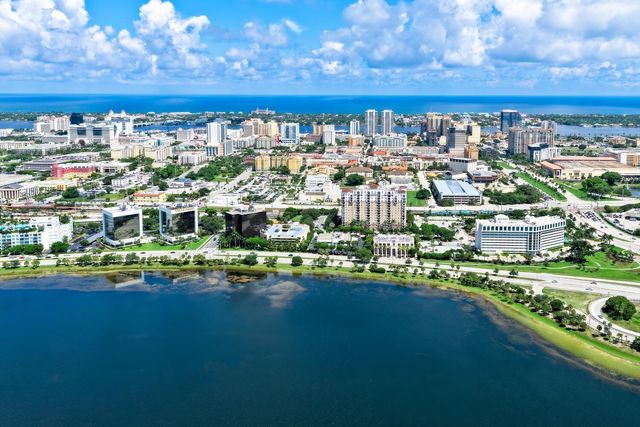 1809 Middleton Way, West Palm Beach, FL 33409