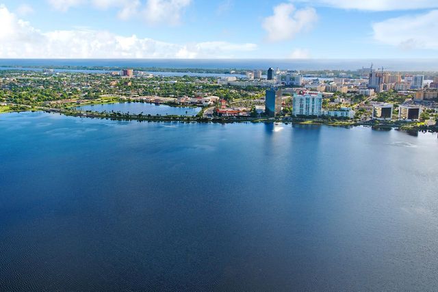 1809 Middleton Way, West Palm Beach, FL 33409