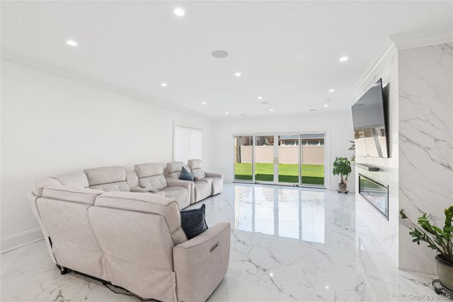 783 Oakleigh Road, North Woodmere, NY 11581