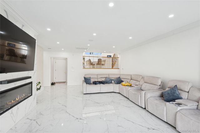 783 Oakleigh Road, North Woodmere, NY 11581