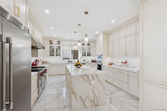 783 Oakleigh Road, North Woodmere, NY 11581