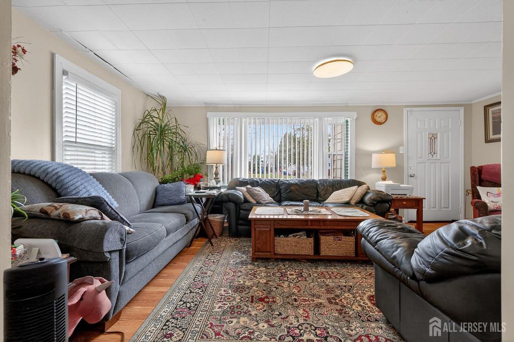 196 Girard Avenue, Franklin, NJ 08873