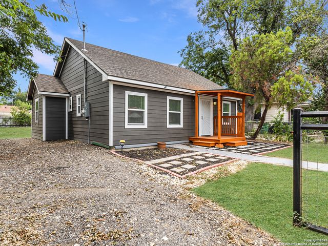 2336 E Houston, San Antonio, TX 78202