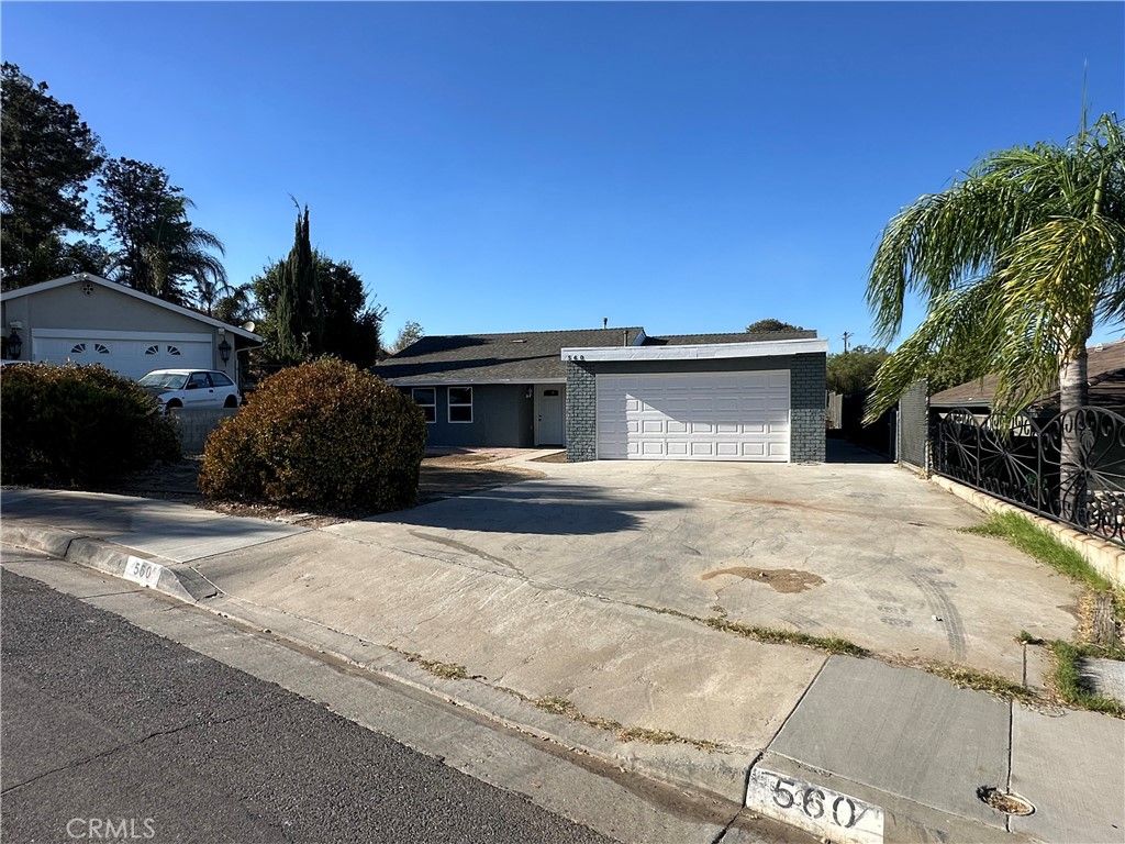 560 W 10th Street, Perris, CA 92570 — photo 2